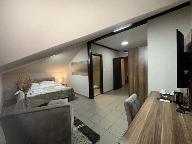 Jp Motel Mali Pariz ボル エクステリア 写真